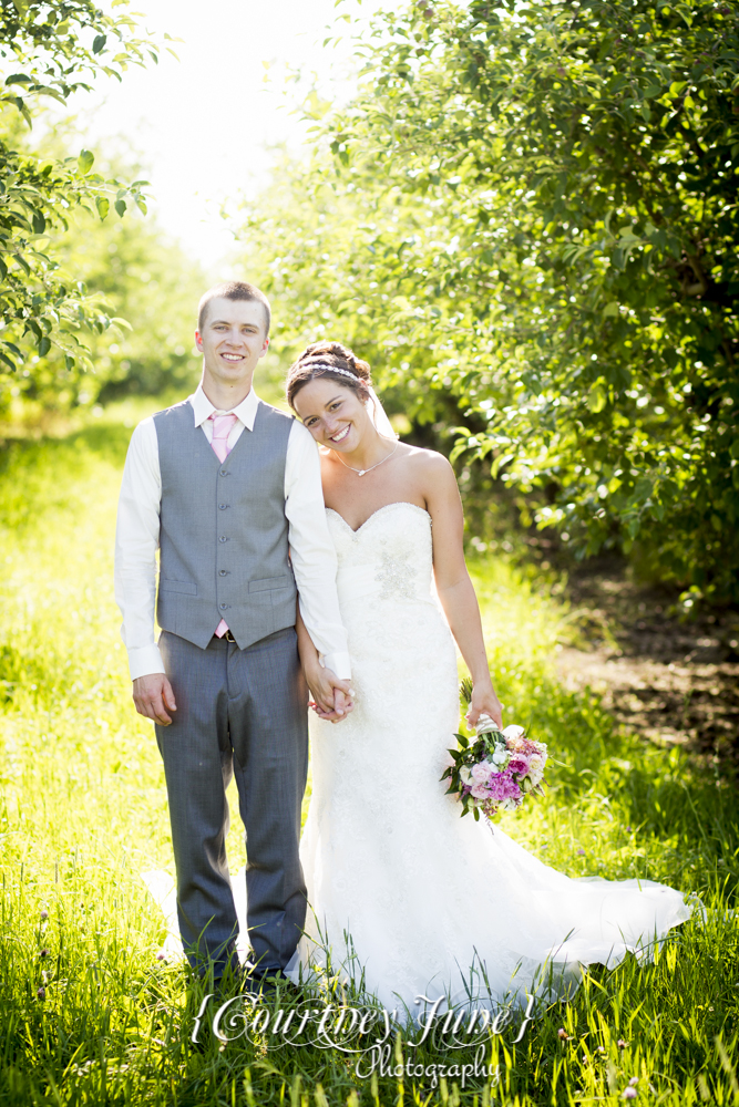 minnesota-harvest-apple-orchard-jordan-minneapolis-wedding-photographer-085