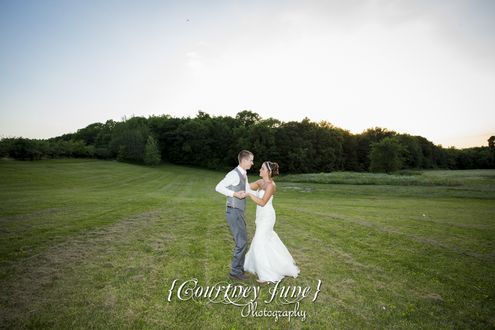 minnesota-harvest-apple-orchard-jordan-minneapolis-wedding-photographer-143