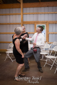 minnesota harvest apple orchard jordan minneapolis wedding photographer