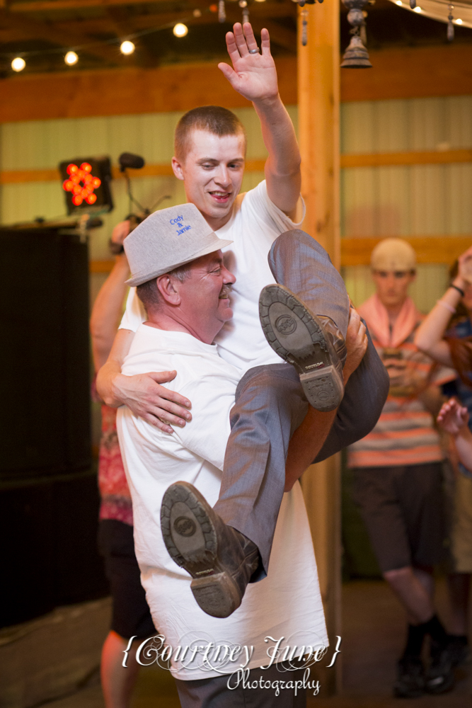 minnesota-harvest-apple-orchard-jordan-minneapolis-wedding-photographer-167