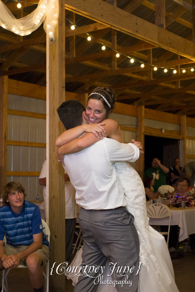 minnesota-harvest-apple-orchard-jordan-minneapolis-wedding-photographer-184