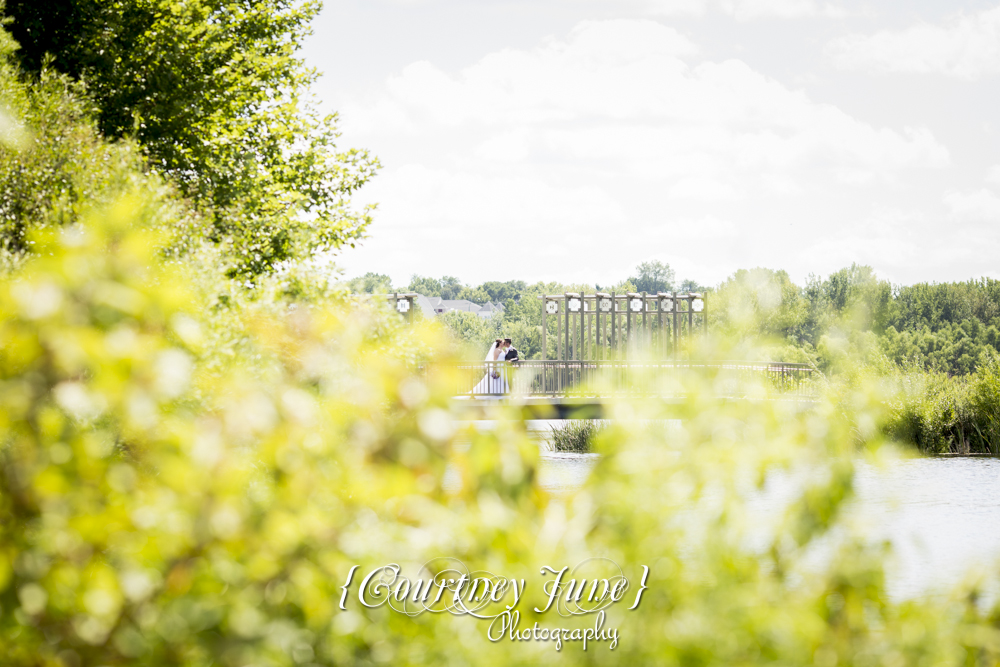 bloomington-hilton-minneapolis-hilton-purgatory-creek-park-wedding-photographer-16