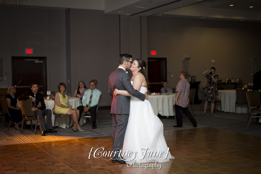 bloomington-hilton-minneapolis-hilton-purgatory-creek-park-wedding-photographer-38