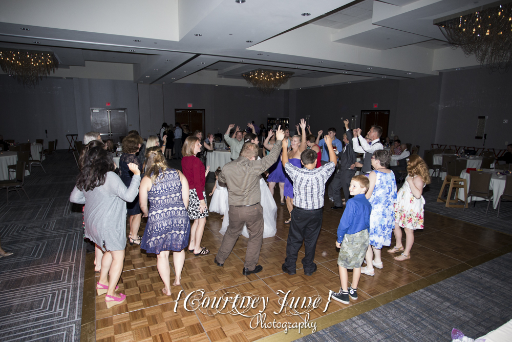 bloomington-hilton-minneapolis-hilton-purgatory-creek-park-wedding-photographer-41