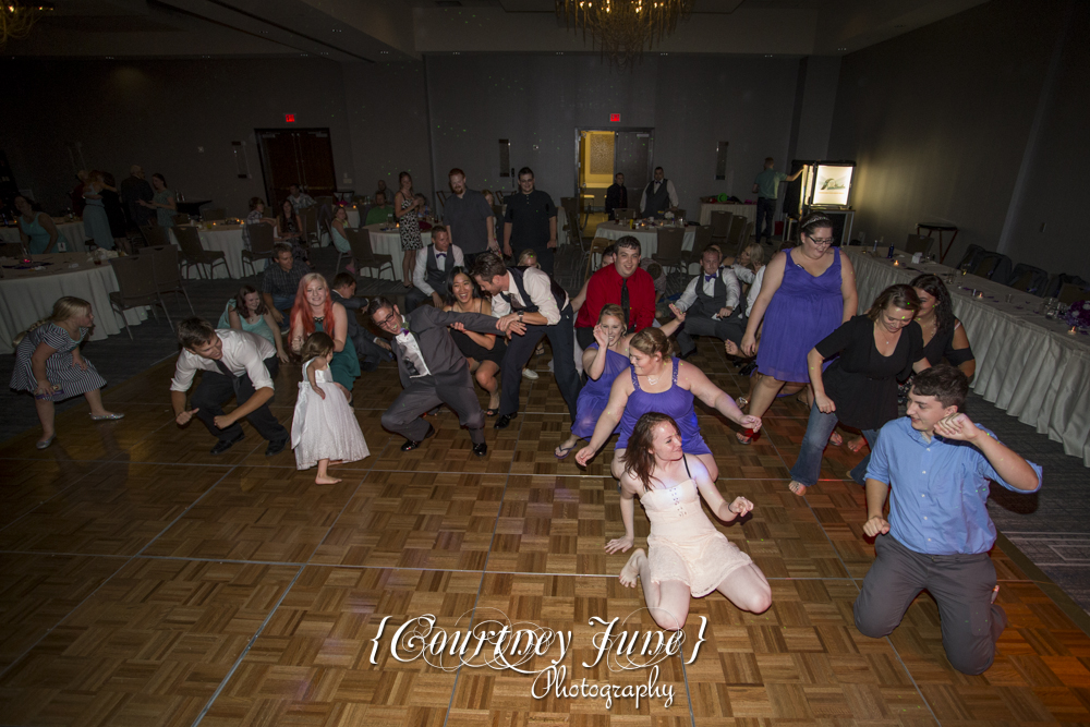 bloomington-hilton-minneapolis-hilton-purgatory-creek-park-wedding-photographer-43