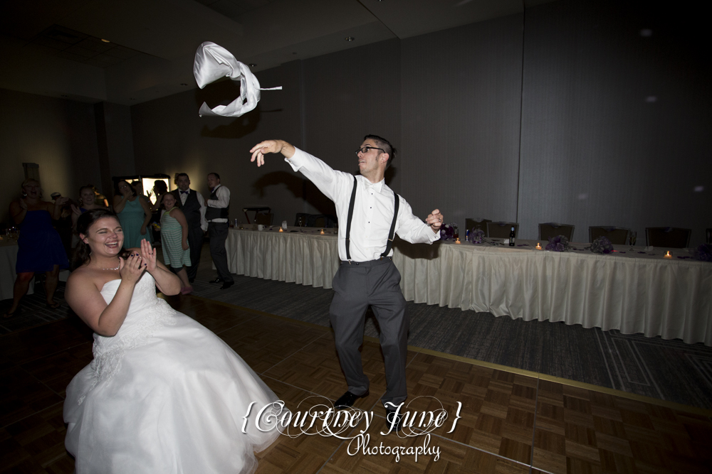 bloomington-hilton-minneapolis-hilton-purgatory-creek-park-wedding-photographer-50