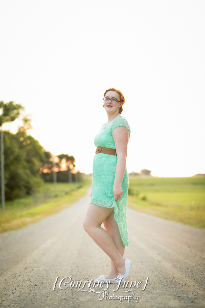 minnesota-river-outdoor-field-minneapolis-senior-portrait-photographer-01