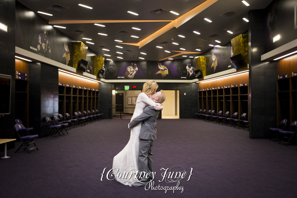 04us-bank-stadium-vikings-minneapolis-mill-city-stone-arch-bridge-minneapolis-wedding-photographer-144