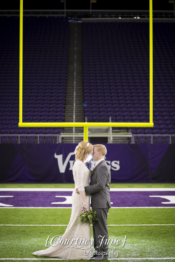 us-bank-stadium-vikings-minneapolis-mill-city-stone-arch-bridge-minneapolis-wedding-photographer-147