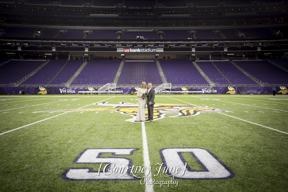 us-bank-stadium-vikings-minneapolis-mill-city-stone-arch-bridge-minneapolis-wedding-photographer-150