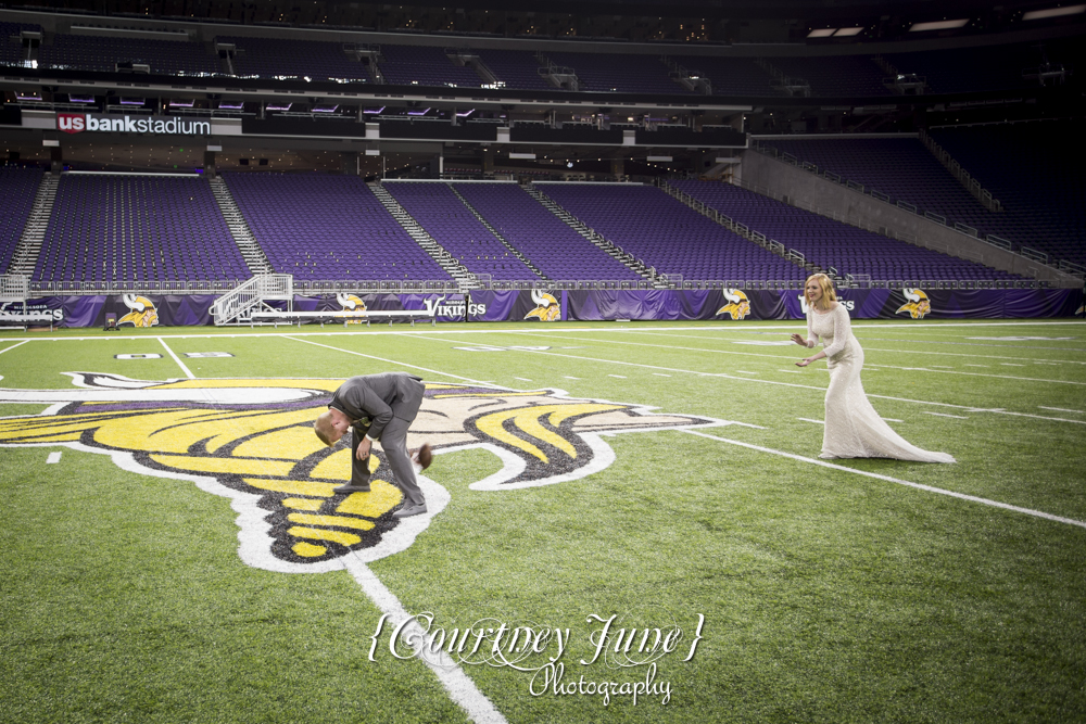 us-bank-stadium-vikings-minneapolis-mill-city-stone-arch-bridge-minneapolis-wedding-photographer-153