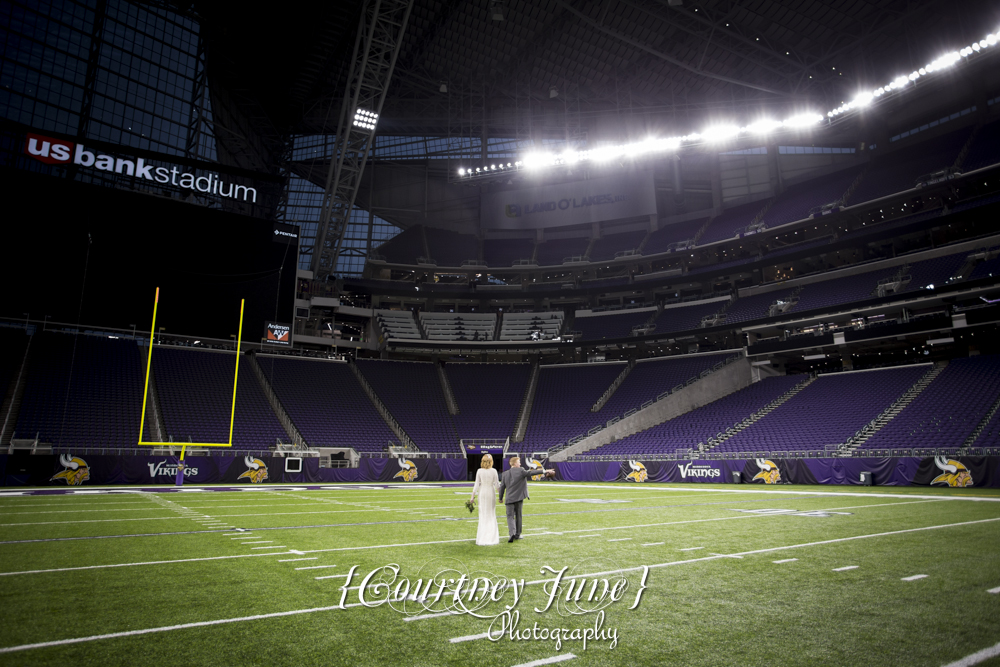 us-bank-stadium-vikings-minneapolis-mill-city-stone-arch-bridge-minneapolis-wedding-photographer-156