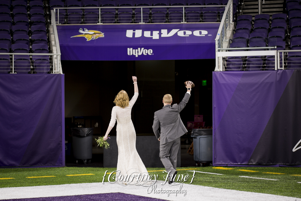 us-bank-stadium-vikings-minneapolis-mill-city-stone-arch-bridge-minneapolis-wedding-photographer-157