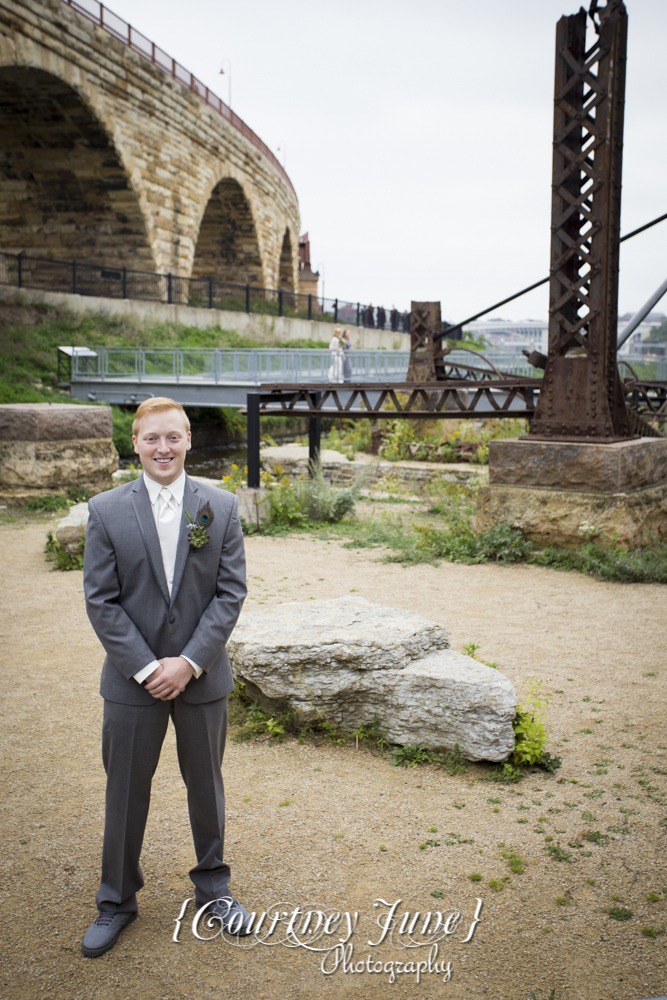 us-bank-stadium-vikings-minneapolis-mill-city-stone-arch-bridge-minneapolis-wedding-photographer-34