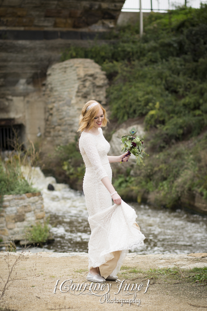 us-bank-stadium-vikings-minneapolis-mill-city-stone-arch-bridge-minneapolis-wedding-photographer-42