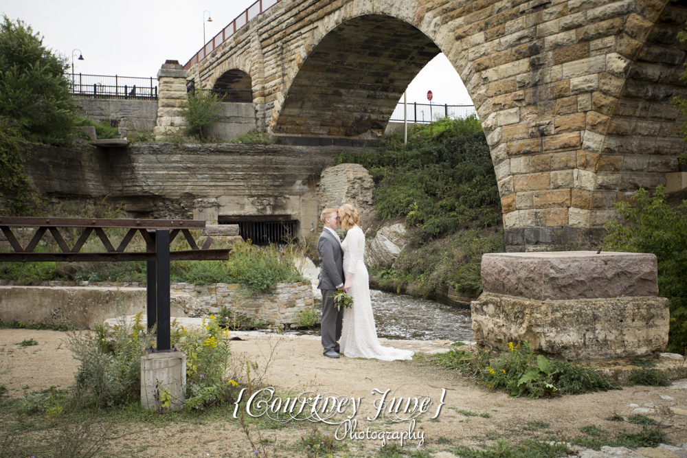 us-bank-stadium-vikings-minneapolis-mill-city-stone-arch-bridge-minneapolis-wedding-photographer-43