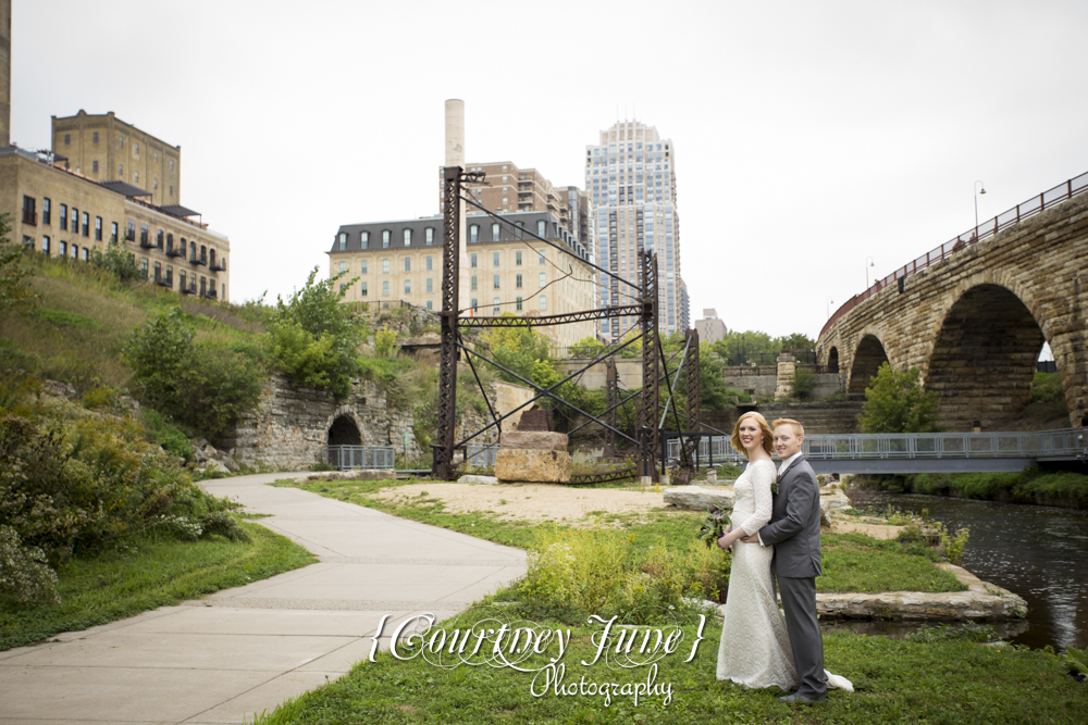 us-bank-stadium-vikings-minneapolis-mill-city-stone-arch-bridge-minneapolis-wedding-photographer-45