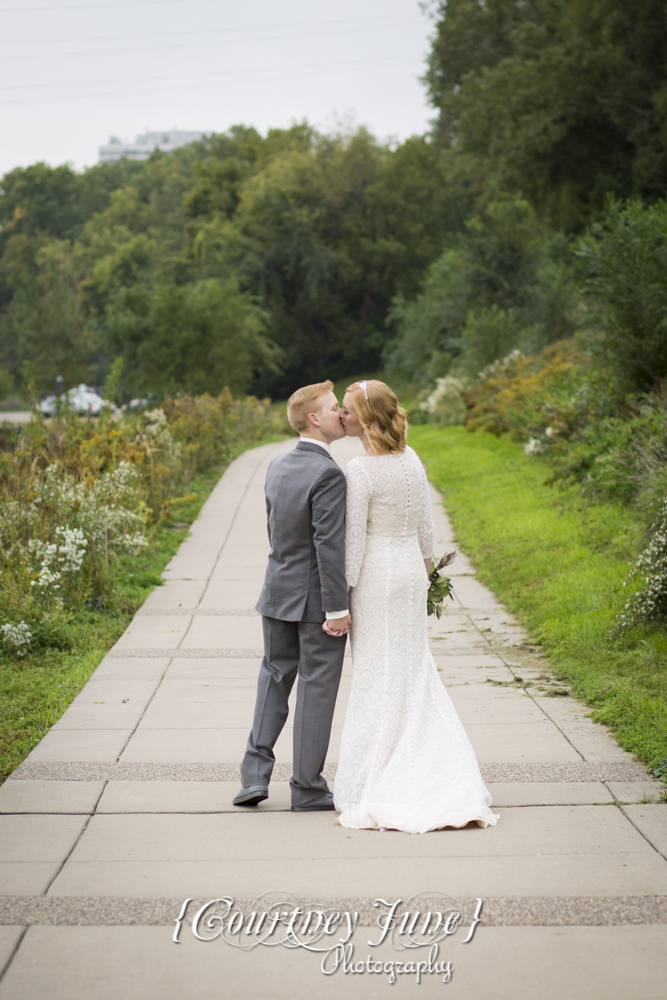 us-bank-stadium-vikings-minneapolis-mill-city-stone-arch-bridge-minneapolis-wedding-photographer-46