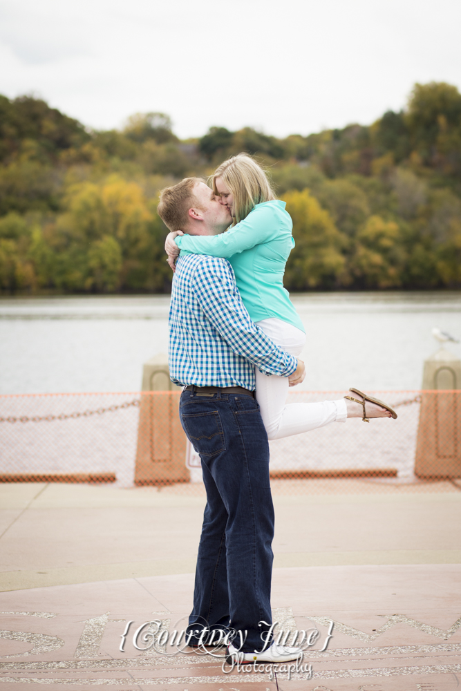 downtown-stillwater-st-croix-river-washington-county-historic-courthouse-minneapolis-wedding-photographer-06