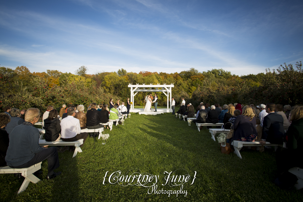 minnesota-harvest-apple-orchard-jordan-minneapolis-wedding-photography-33