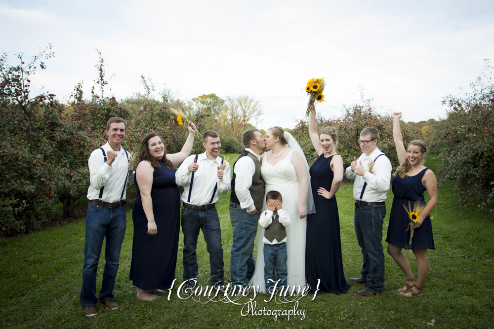 minnesota-harvest-apple-orchard-jordan-minneapolis-wedding-photography-36