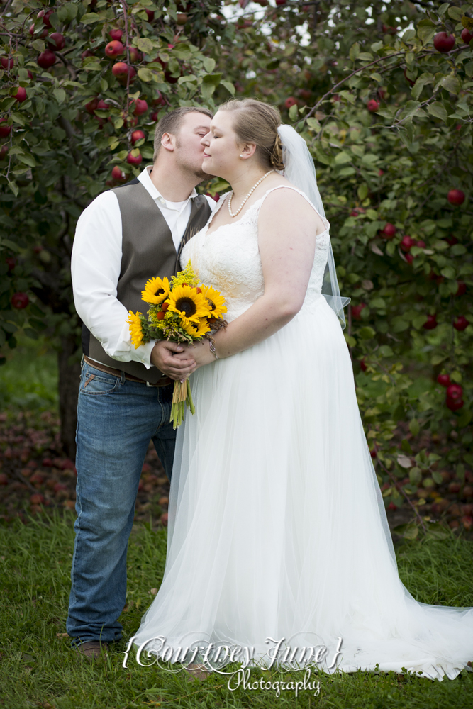 minnesota-harvest-apple-orchard-jordan-minneapolis-wedding-photography-38