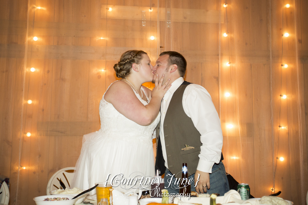 minnesota-harvest-apple-orchard-jordan-minneapolis-wedding-photography-45