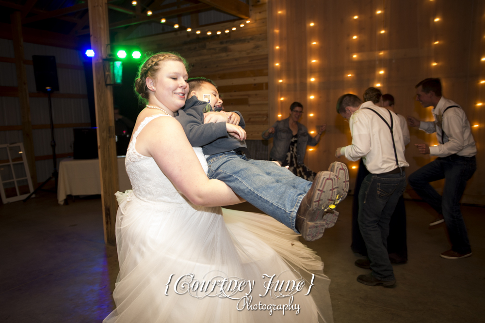 minnesota-harvest-apple-orchard-jordan-minneapolis-wedding-photography-55